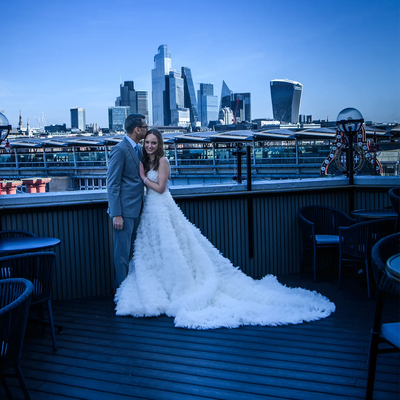 london-wedding-photographer-doggetts-bar wedding couple at doggetts bar